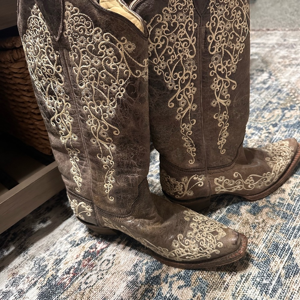 Corral cowboy Boots with Cream Detailing